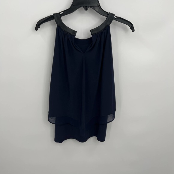 White House Black Market Women's Navy Sleeveless Faux Leather Trim Blouse Sz XS - Picture 2 of 7